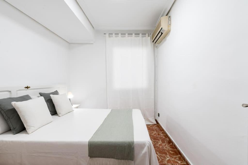 Santa Justa Urban Apartment Seville Exterior photo